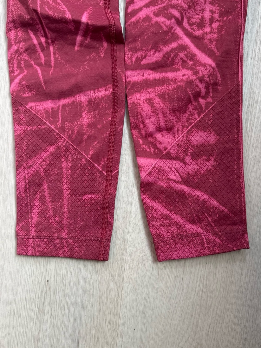 Lululemon Zone In Tight Raspberry Seamless Compression Leggings - Picture 5 of 5
